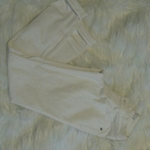 White skinny jeans